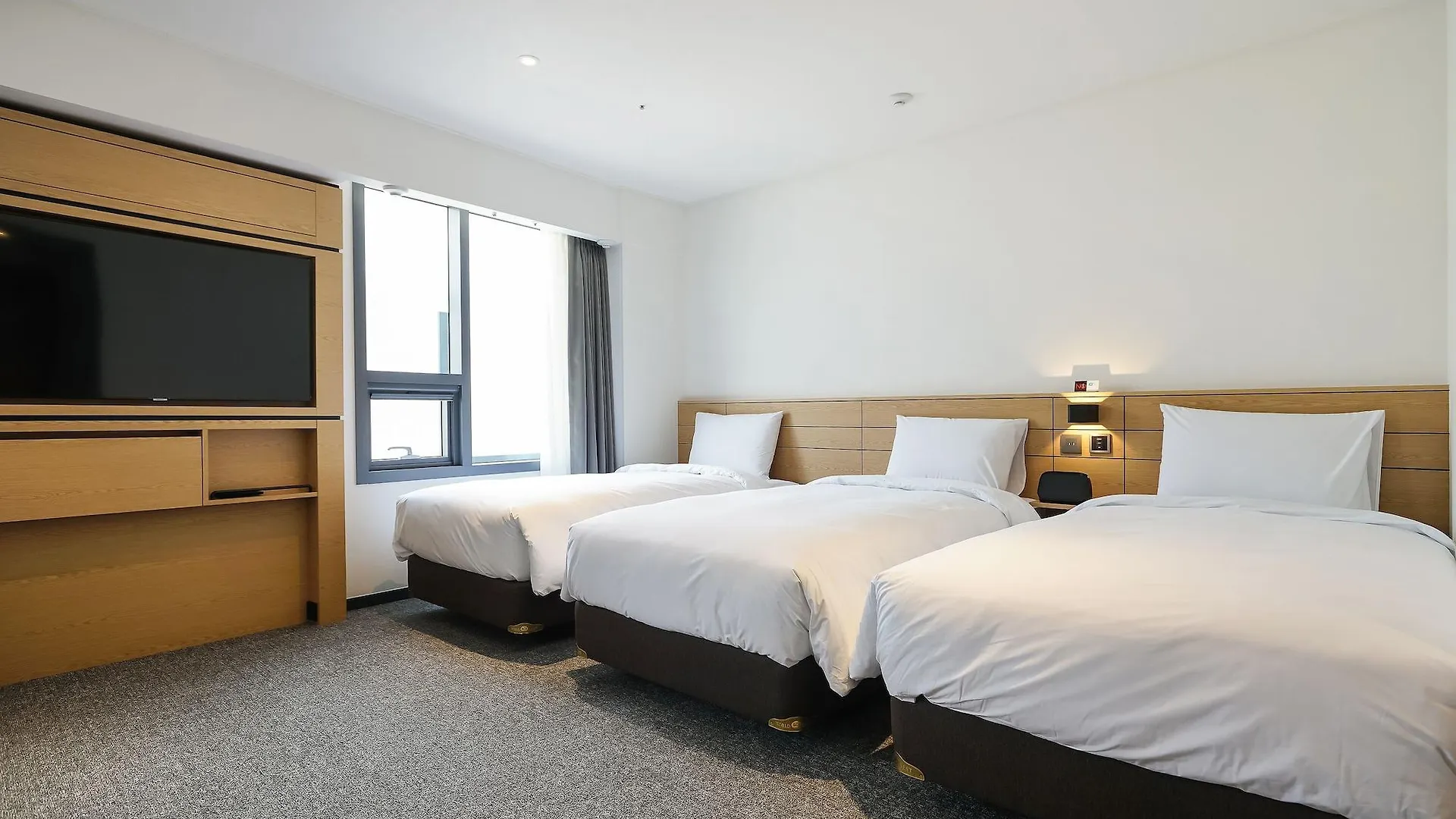 Henn Na Hotel Seoul Myeongdong 4*,