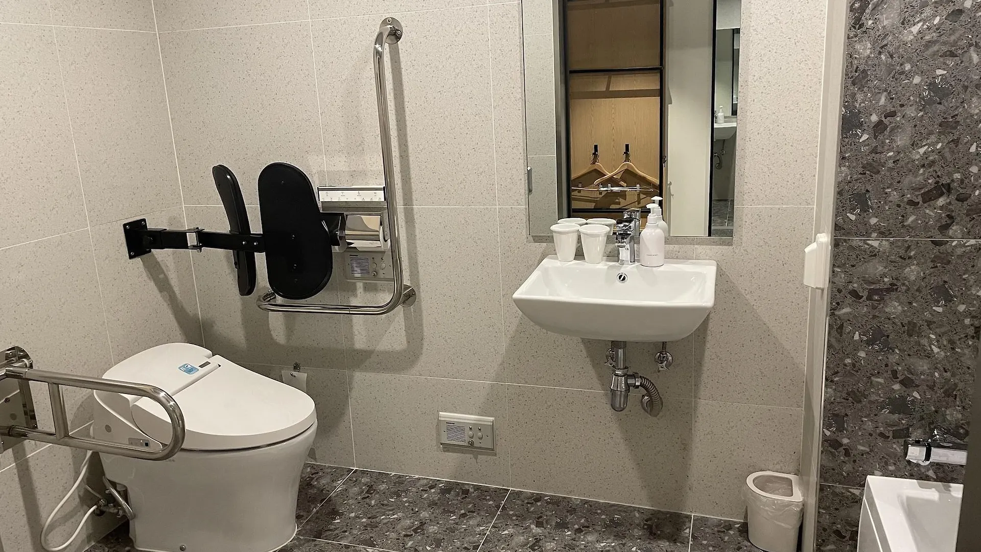 Henn Na Hotel Seoul Myeongdong 4*,