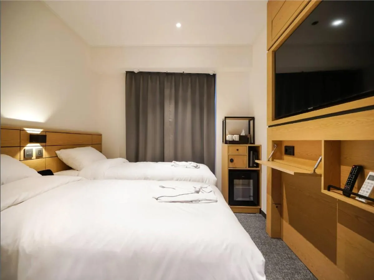 Henn Na Hotel Seoul Myeongdong 4*,